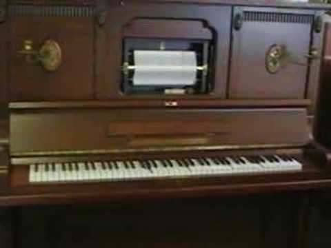 Automatic player piano - Pianola