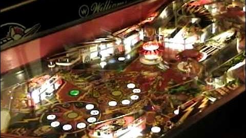 1980 Bally Flash Gordon Pinball Machine in action