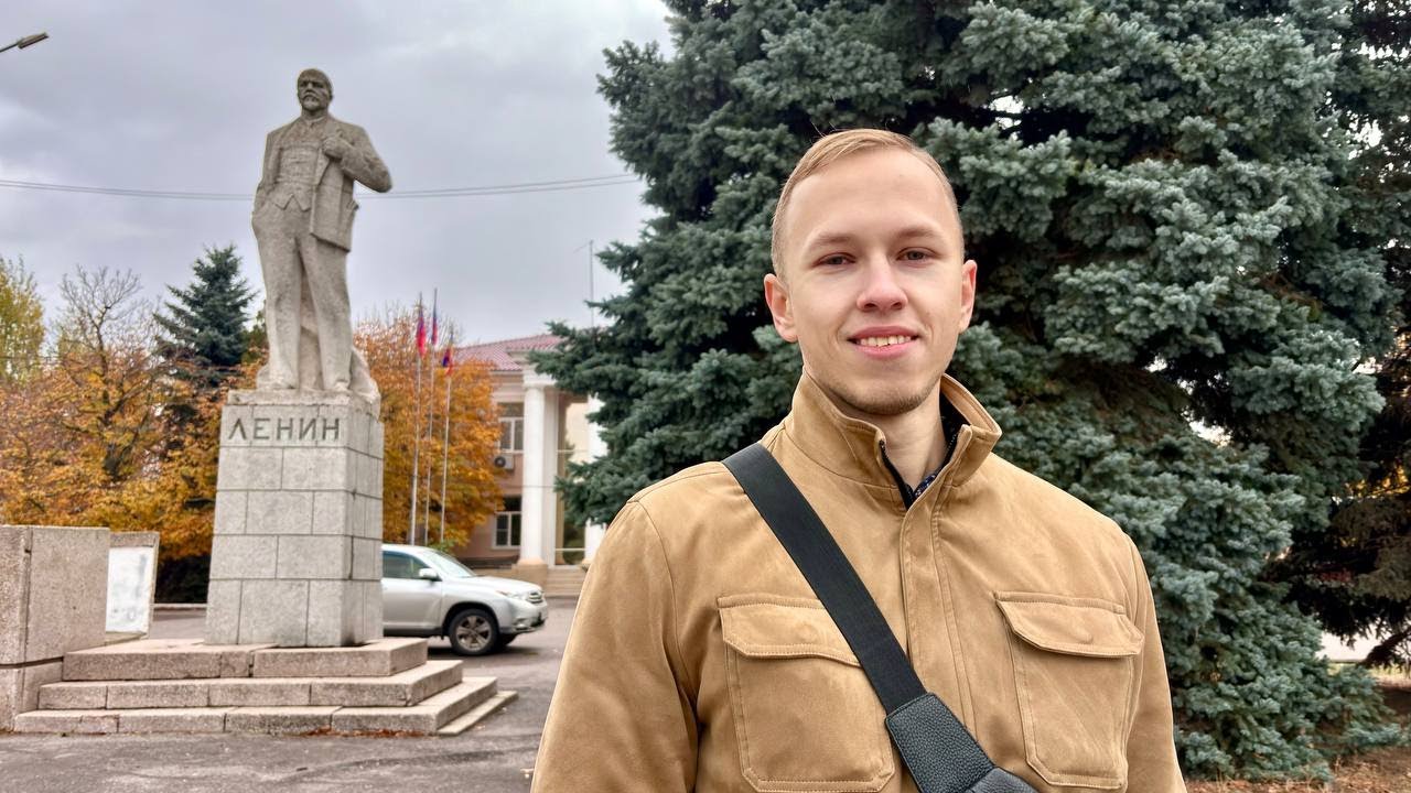 Небольшой город в России. Продажа платков на РЫНКЕ. Покупка в магазине (г. Новоаннинский)