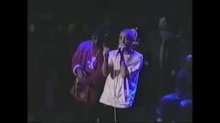 Eminem says The N Word on stage while touring with Royce da 5'9" (1999)