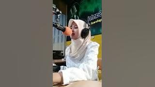 penyiar radio tercantik di dunia||radio santri@abdilah putry