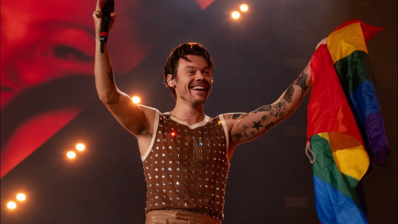 HARRY STYLES HIGHLIGHTS FROM CARDIFF, UK 1