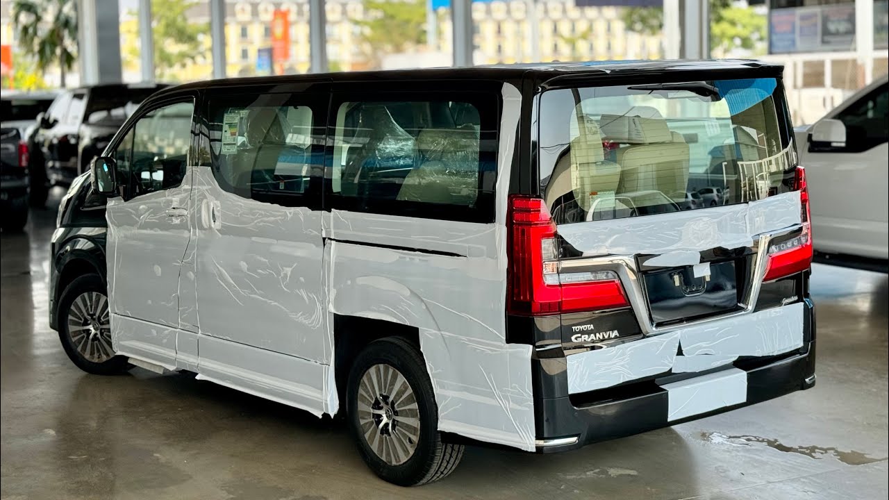 TOYOTA Granvia Premium (Max-Spec) : Business Class MPV! - YouTube