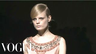 Alberta Ferretti Ready to Wear Fall 2011 Vogue Fashion Week Runway Show