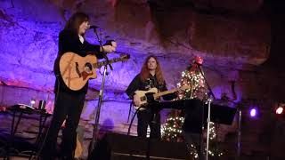 Suzy Bogguss, Two Steps 'Round The Christmas Tree (BGU) chords