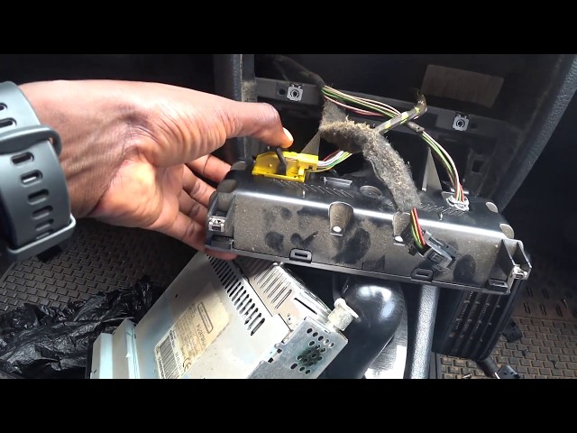 Peugeot 406: Beeping of radio without correct code 