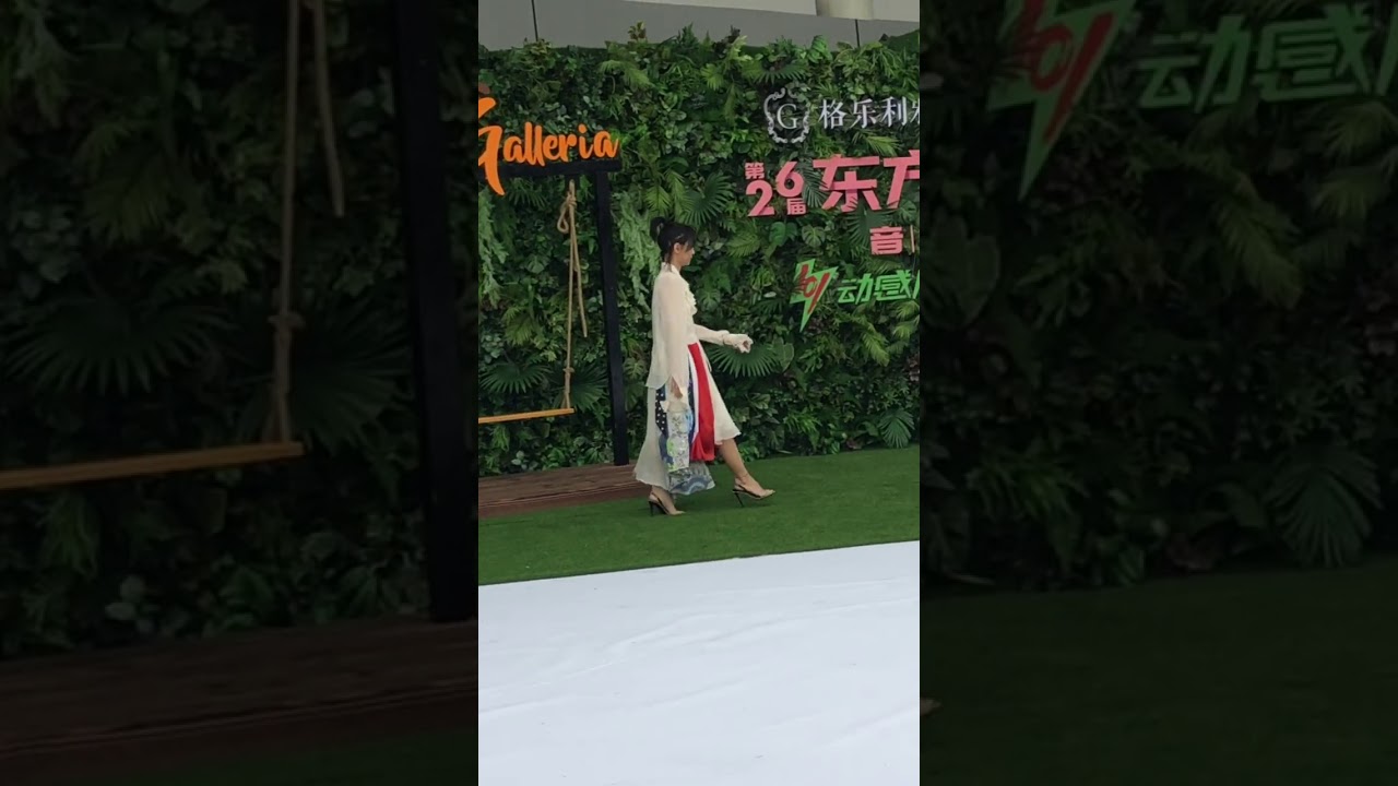 camera iphone 8 plus apk 周笔畅鞋子掉了 Zhou Bichang's shoes fell off