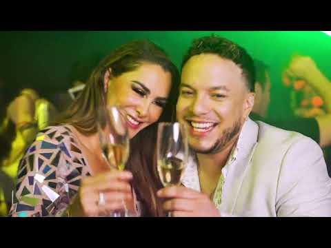 Смотреть клип Lorenzo Mendez Ft. Ninel Conde - La Vida Es Pa' Gozarla