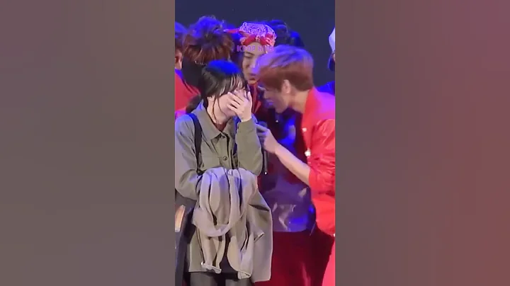 Taehyung Think Members Also Hug This Girl 😍💜 #shorts #bts #taehyung