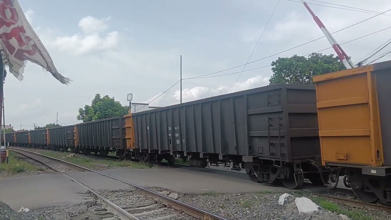 Ehm ehmm lokomotif kereta api perlintasan apa ni😜