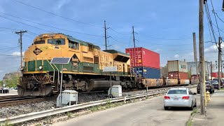 Crew Change With 2 Trains Passing! Reading Heritage Unit On Tight Curve, Favorite Railroad Crossing