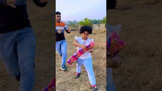 Misti ki chips or bag Leke bhag gaye🤗🤣🤪 #shorts #trending #viralvideo