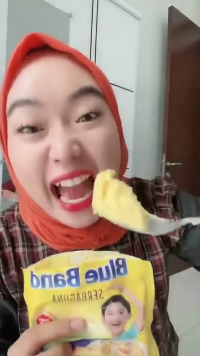 Download lagu This girl loves eating Blueband (butter), she finishes more than 1 pack a day ‼️😭