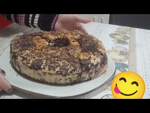 #Bolo formigueiro com coco e granulado.
