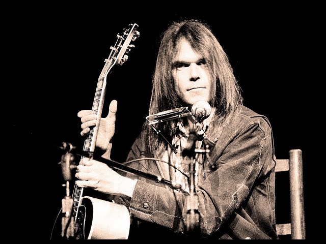 Neil Young and Crazy Horse live in Chicago 1976 - YouTube Neil Young and Crazy Horse live in Chicago 1976 - YouTube