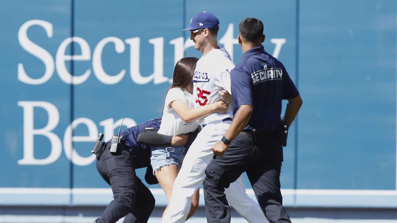 Cody Bellinger follows in dad's footsteps