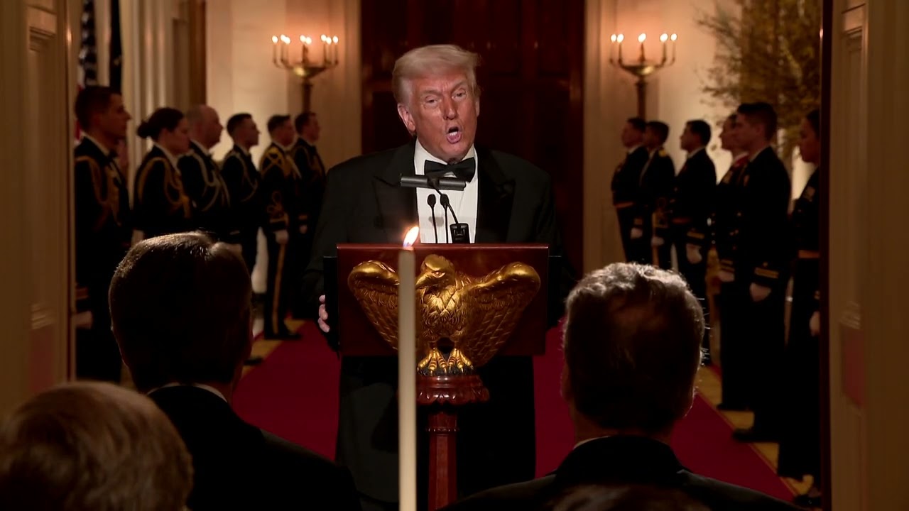 Donald Trump thanks First Lady Melania Trump at White House governors dinner