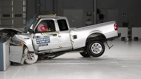2005 Ford Ranger extended cab moderate overlap IIHS crash test
