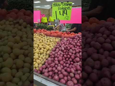 Exploring the fruit market in the USA! 🍏🍓 #FruitMarket