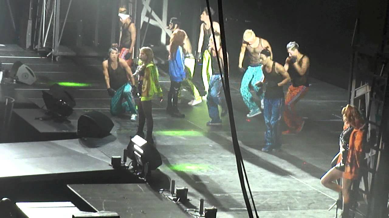 Clap Your Hands - 2NE1 @ 2NE1 New Evolution Global Tour 2012 Newark 8/17