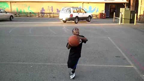 Jayson Hollis 6 yrs old ballin.