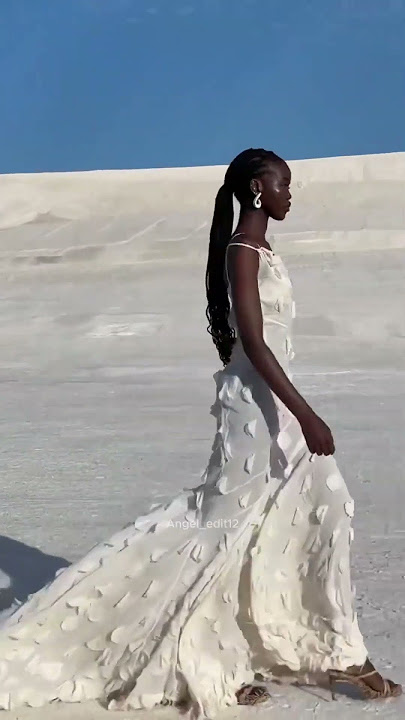 The queen of runway ✨ Adut Akech for Jacquemus FW'22 #supermodel #runway #topmodel #adutakech
