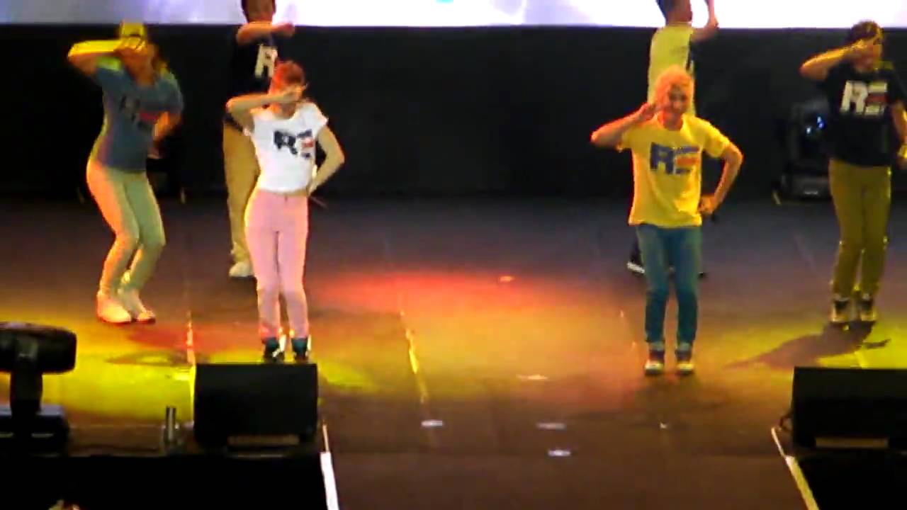 Alexander, Kevin, Kiseop, Dong Ho (UKISS) - Gee by SNSD @ Araneta 10.06.14