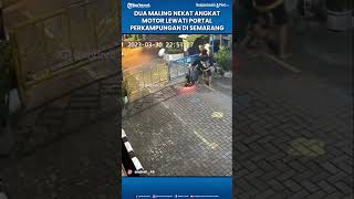 Dua Maling Nekat Angkat Motor Lewati Portal Perkampungan di Semarang