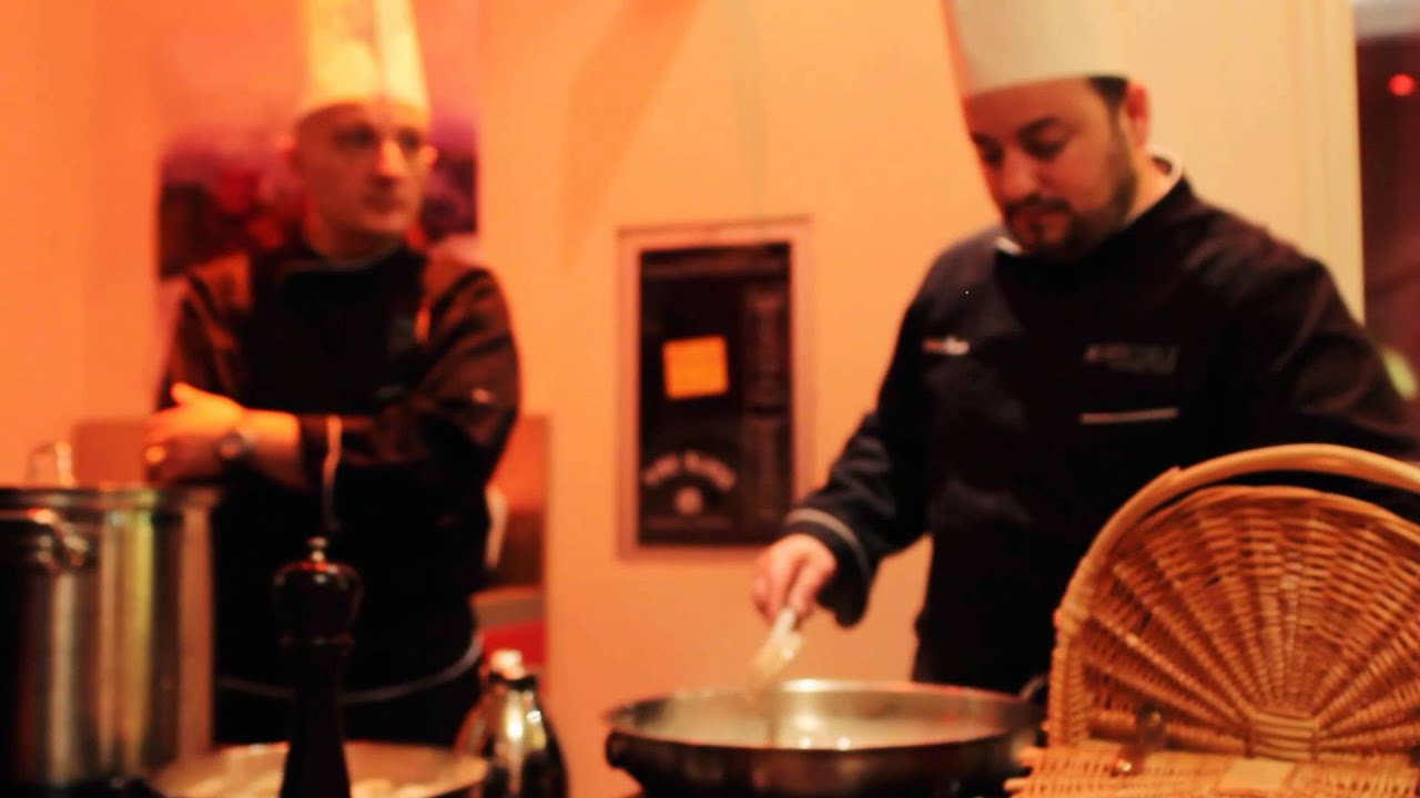 Radio Yacht presenta Lunare Hotel | Lunare project Roberto Barone Jet Set | Wine & The City bekijken op YouTube Radio Yacht presenta Lunare Hotel | Lunare project Roberto Barone Jet Set | Wine & The City bekijken op YouTube