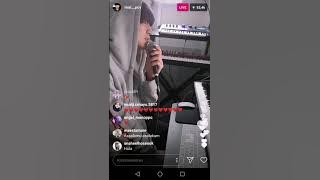 Reupload: Chanyeol singing 'Everglow' during instagram livestream