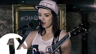 Amanda Mellid performs acoustic Dr. Dre cover \