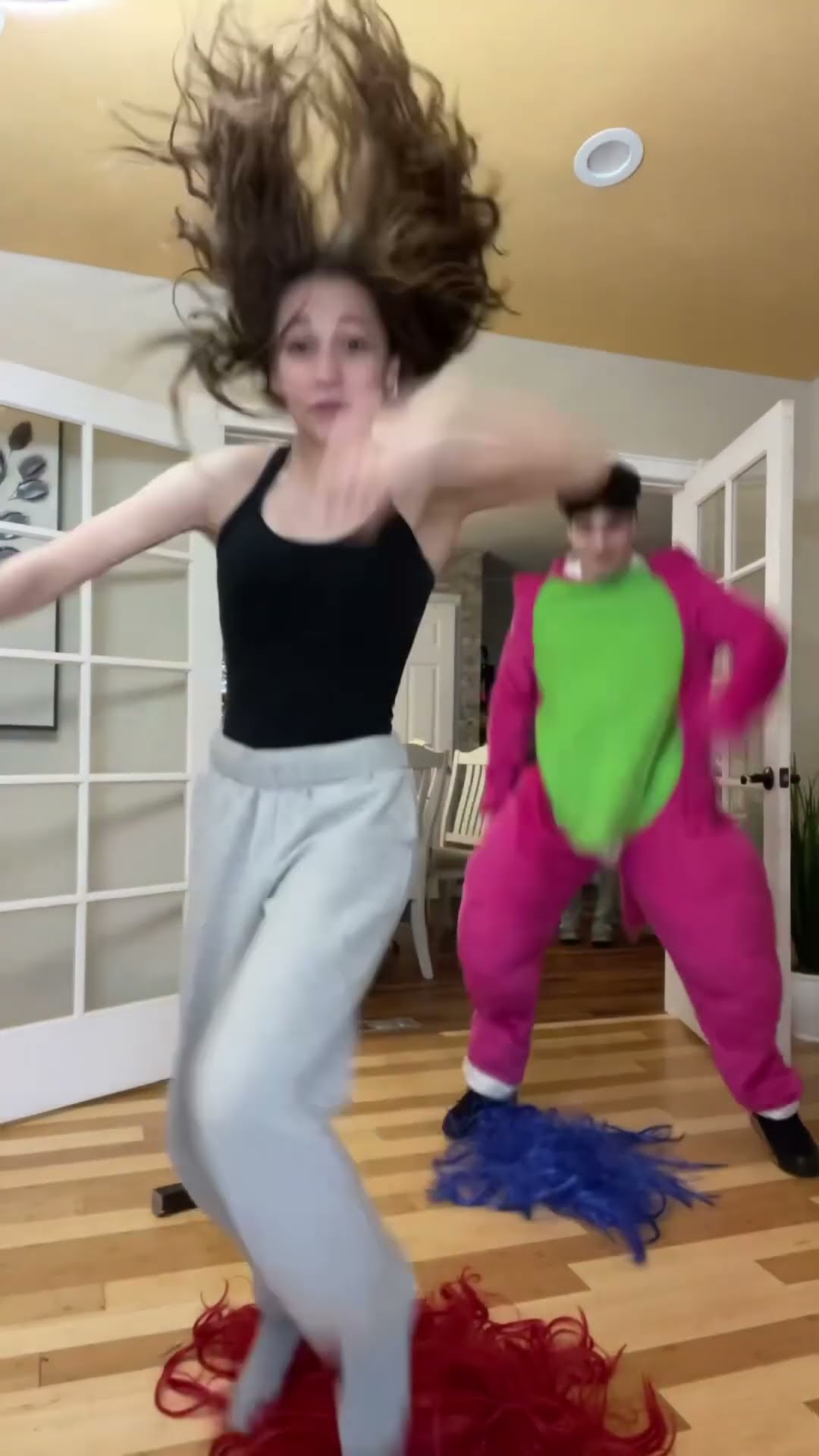 DESCRIBE MY MOMS REACTION! ? #shorts