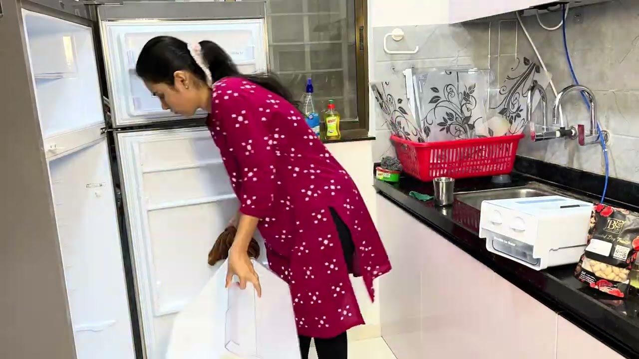 My easy fast fridge cleaning routine | Fridge organisers | Tips & tricks 