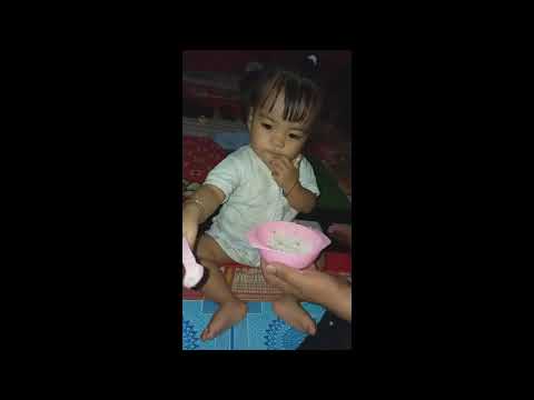 Video: Cara Mengajari Anak Makan Mandiri