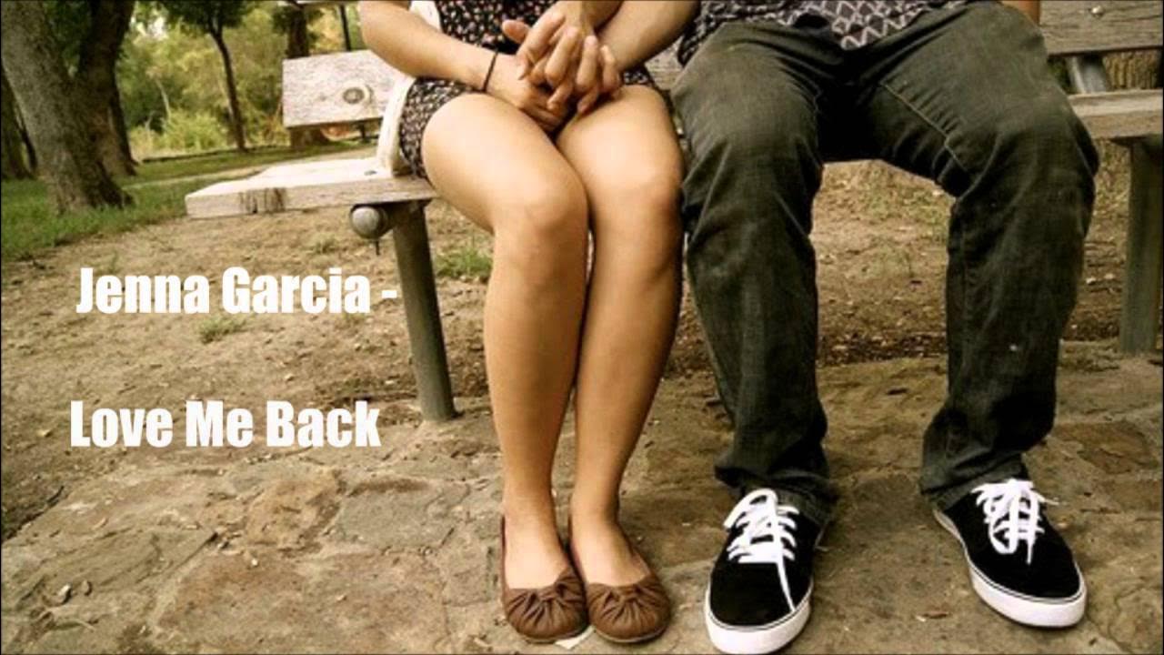 Красивые колени девушек. Села на коленки. Любовные качели. Села на колени подруге. Девушка сидит в ногах у парня.