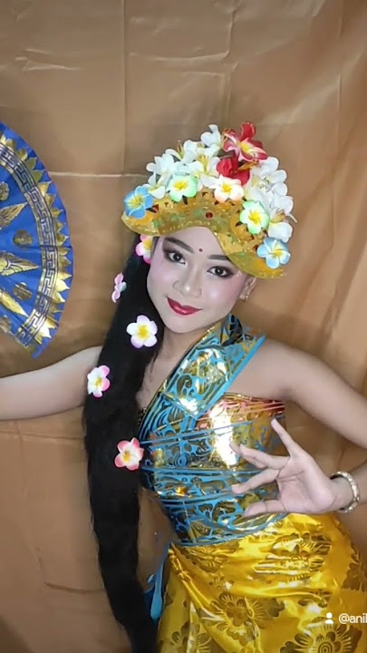 Makeup dan busana adat Bali dalam acara Gebyar Budaya