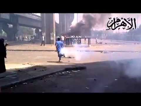 შეტაკება დემონსტრანტებს და პოლიციას შორის . ეგვიპტე , კაირო