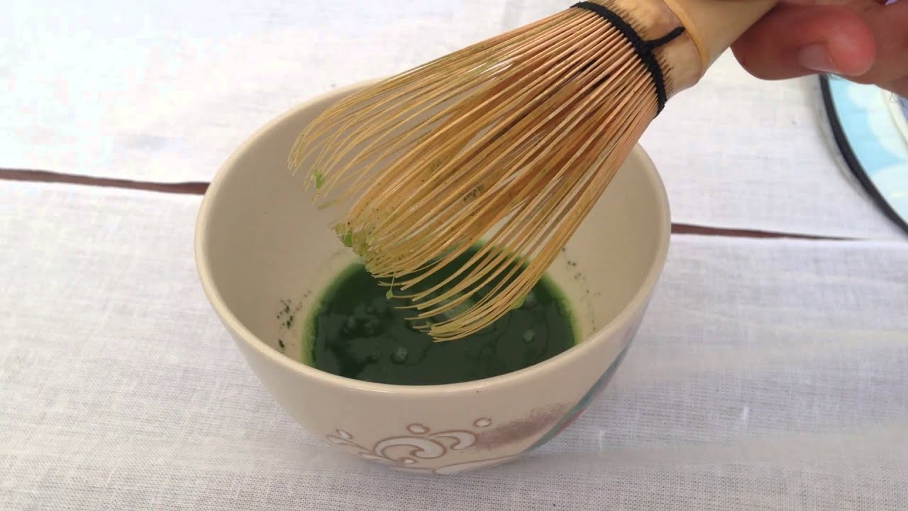 Matcha (té verde) preparado con Chasen 