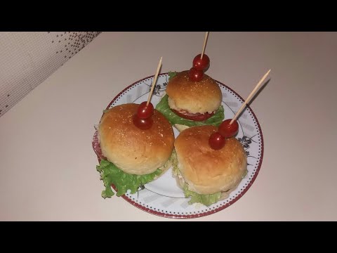 Video: Hamburger köməkçisi ətlə gəlirmi?