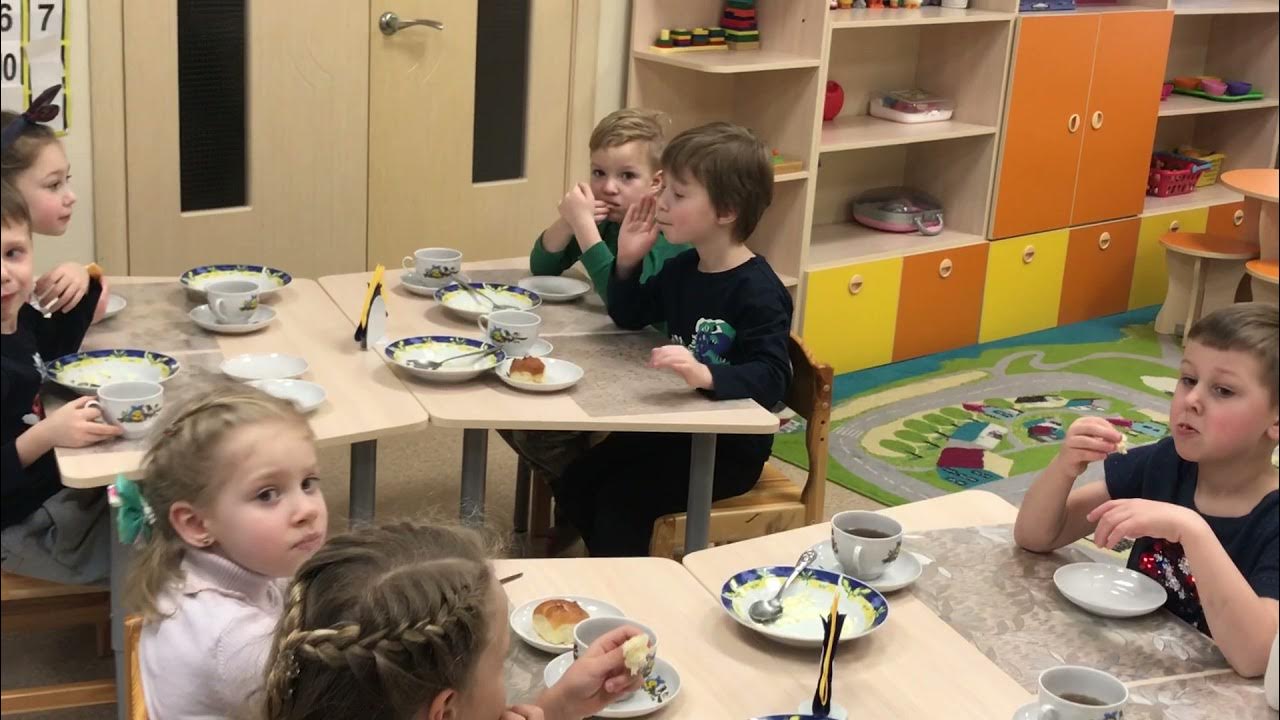 Места полдника песня. Булочка на полдник. Вместо полдника пару водников песня speed. Места полдника песня. Стихотворение про полдник в детском саду.