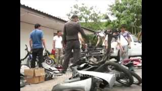 ทหารตำรวจจับแก๊งลักรถแหล่งซ่องโจรกลางเมืองพิจิตร screenshot 2