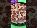 😳🍕 Cuando vas al Chuck E. Cheese pero conoces teorías conspirativas 😵💫#shorts #pizza #chuckecheese