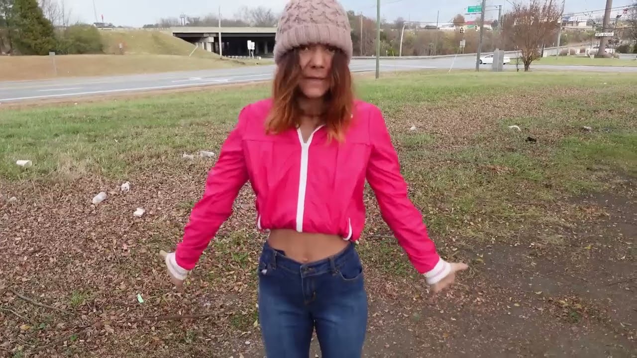 Уличное интервью: Елена вернулась с младшим