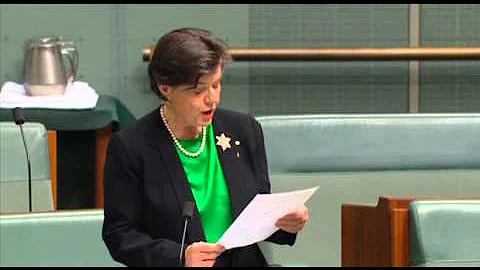 Cathy congratulates Yackandandah on bunting world ...
