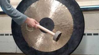Playing the 34' (86.4 cm) Chinese Chau gong (tam-tam) in different ways