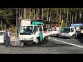 クラッチが固着したクレーン付きエルフ、ミッション周りを洗ってから、みんなで押してブースへ運びます　【大阪再生中古トラック】TRUCK123　有限会社フリーマーケット123　トラック123