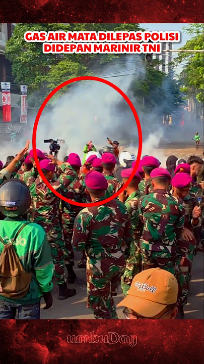 Police release tear gas in front of Indonesian Marines #demonstration #dpr #police #tni #news