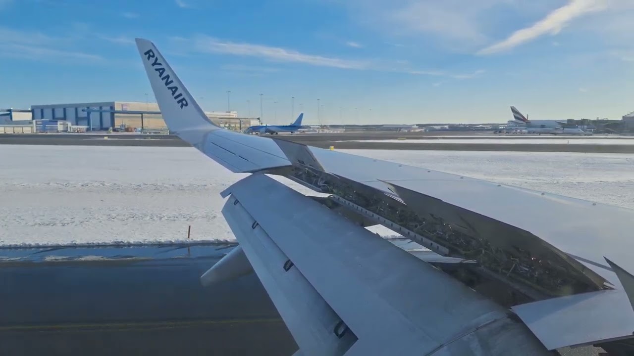Ryanair (Buzz) Boeing 737-8AS SP-RSE landing in Stockholm Arlanda