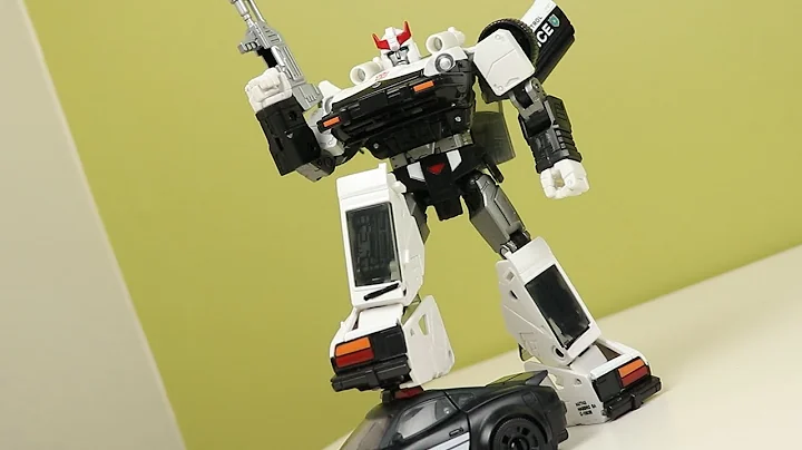 Sometimes Masterpiece Doesn’t Need A 2.0 | #Transformers Masterpiece Prowl Review