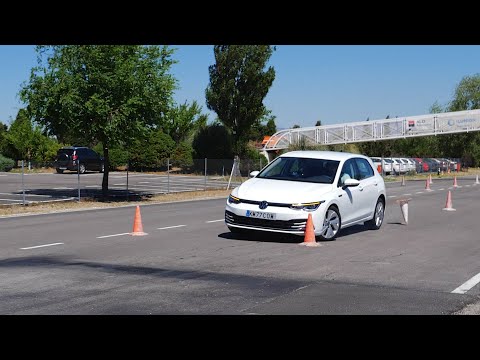 Volkswagen Golf 2020 - Maniobra de esquiva (moose test) y eslalon | km77.com